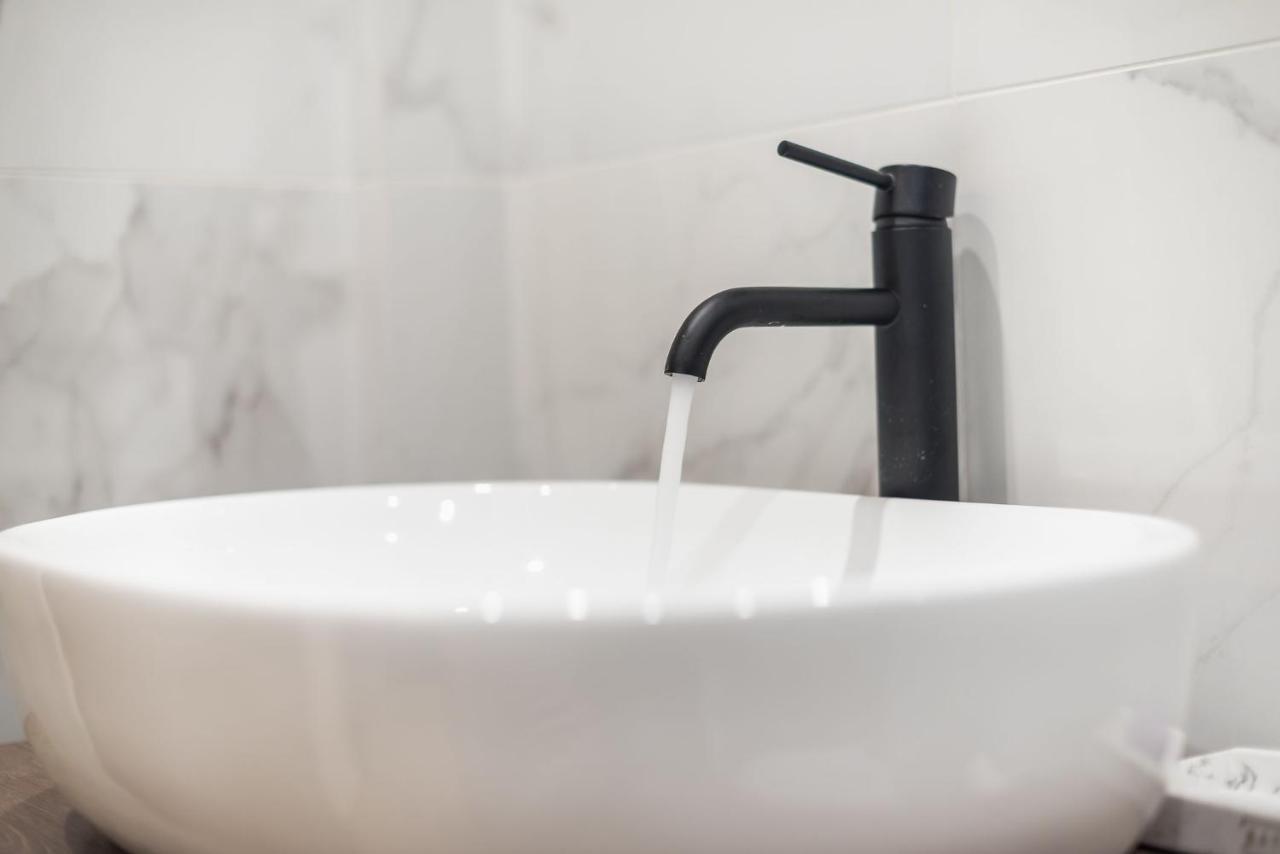 Beautiful & Renovated Aprtm In Piraeus Apartment ภายนอก รูปภาพ