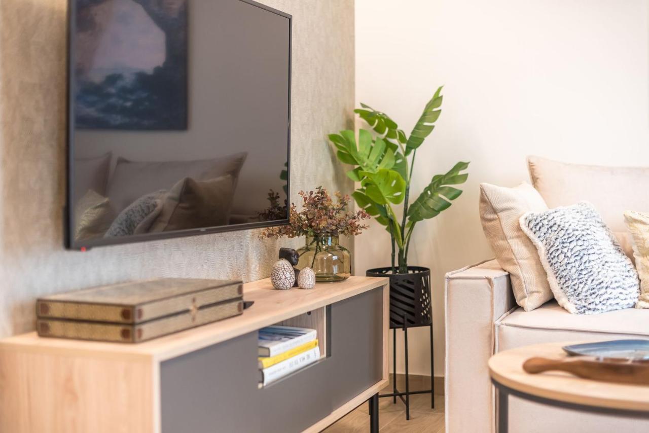 Beautiful & Renovated Aprtm In Piraeus Apartment ภายนอก รูปภาพ